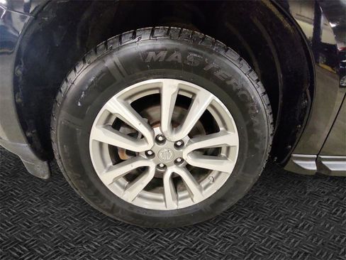 Used 2015 Nissan Pathfinder SV image 11