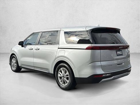Used 2022 Kia Carnival LX image 7