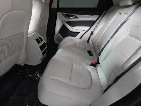 Used 2023 Jaguar F-PACE R-Dynamic S image 5