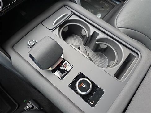 New 2026 Land Rover Discovery Limited Edition image 16