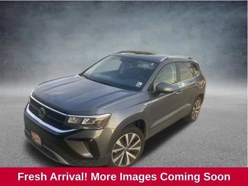 Used 2022 Volkswagen Taos SE w/ Panoramic Sunroof Package FWD image 1