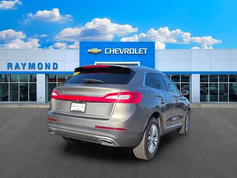 Used 2017 Lincoln MKX Select w/ Select Plus Package AWD/4WD image 3