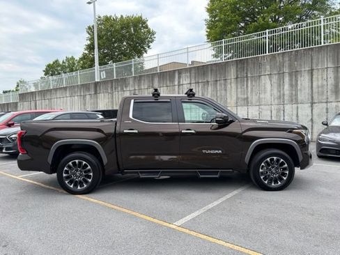 Used 2025 Toyota Tundra Limited AWD/4WD image 9