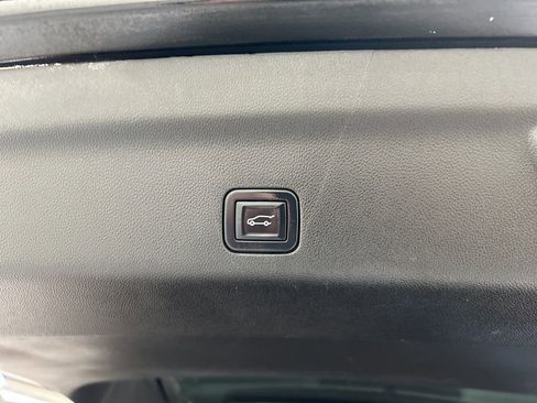 Used 2022 GMC Yukon XL SLT image 34