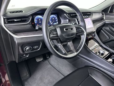 Used 2023 Jeep Grand Cherokee Limited w/ Black Appearance Package image 10