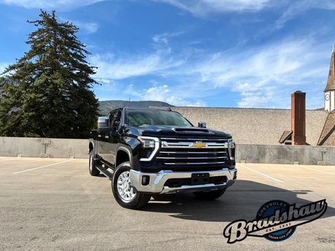 Used 2025 Chevrolet Silverado 3500 LTZ AWD/4WD image 2