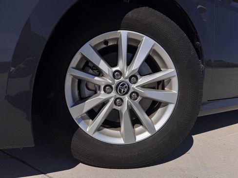 Used 2025 Toyota Camry LE image 11