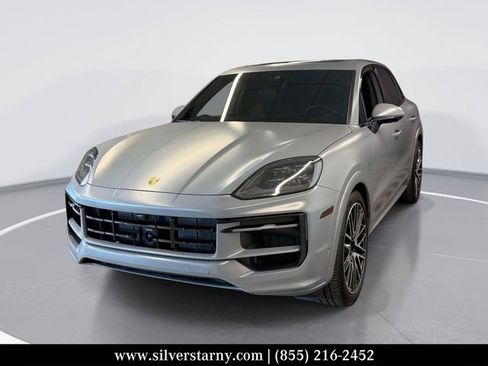 Used 2025 Porsche Cayenne GTS AWD/4WD image 1