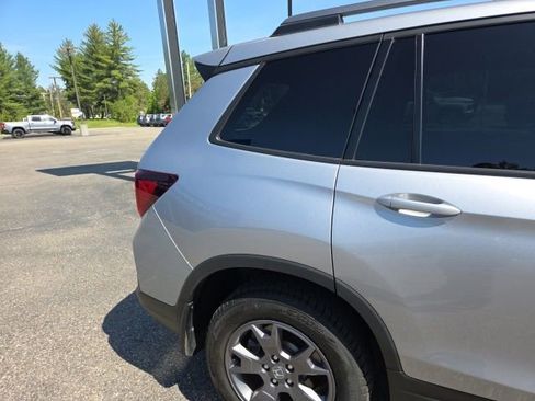 Used 2024 Honda Passport TrailSport image 12