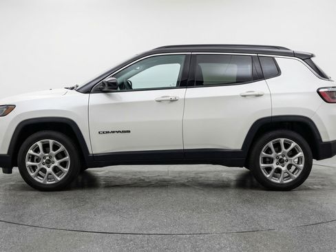 Used 2025 Jeep Compass Limited AWD/4WD image 5