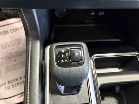 Used 2023 Nissan Pathfinder SL AWD/4WD image 24