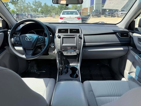 Used 2016 Toyota Camry LE FWD image 15