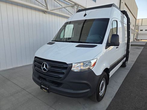 Used 2022 Mercedes-Benz Sprinter 2500 image 15