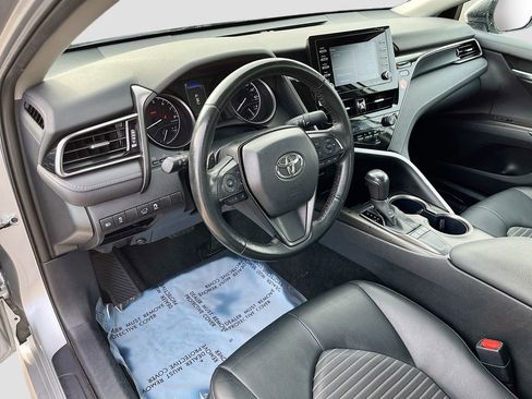 Used 2024 Toyota Camry SE image 9
