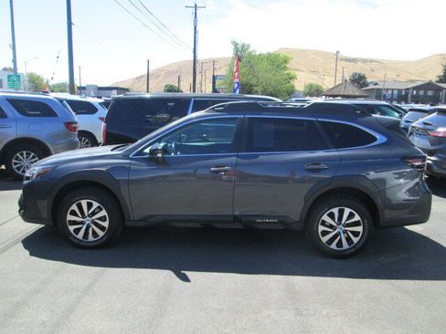 Used 2023 Subaru Outback Premium AWD/4WD image 2