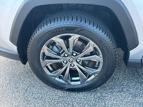 Used 2022 Toyota RAV4 XLE Premium AWD/4WD image 39