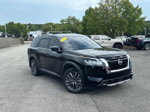Used 2023 Nissan Pathfinder SL w/ SL Premium Package AWD/4WD image 2