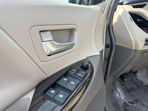Used 2017 Toyota Sienna XLE 7-Passenger AWD image 25