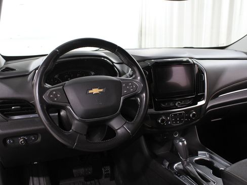 Used 2020 Chevrolet Traverse LT image 6