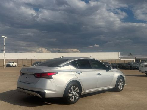 Used 2020 Nissan Altima 2.5 S FWD image 25
