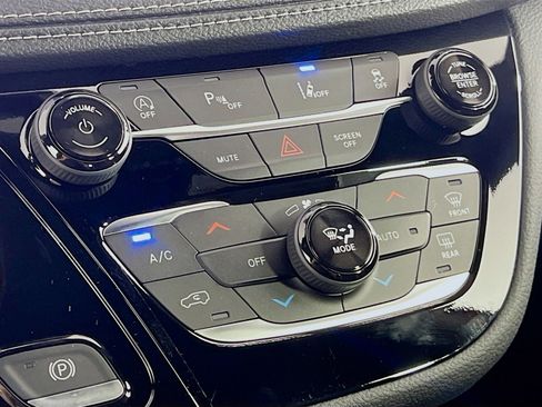 New 2026 Chrysler Pacifica Select FWD image 10