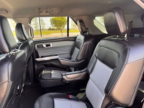 Used 2022 Ford Explorer XLT w/ Equipment Group 202A AWD/4WD image 29