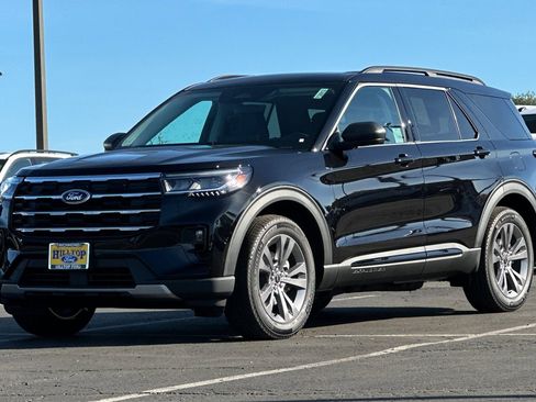 New 2026 Ford Explorer Active w/ Active Comfort Package image 8