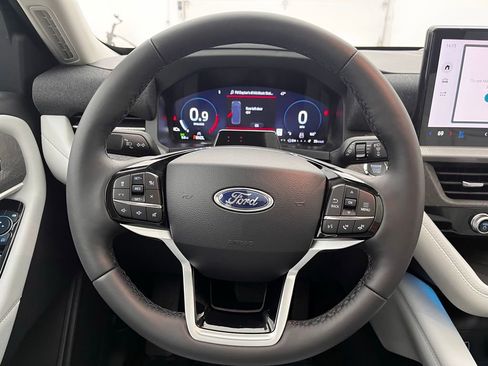 New 2026 Ford Explorer Platinum image 22