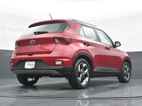 Used 2023 Hyundai Venue Limited image 21