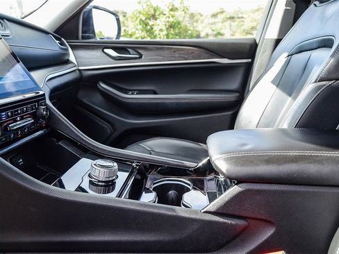 Used 2023 Jeep Grand Cherokee Limited w/ Luxury Tech Group II image 20