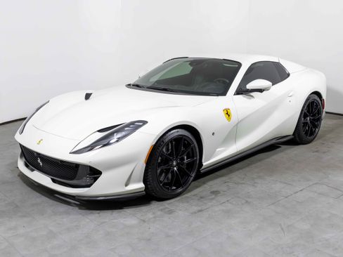 Used 2021 Ferrari 812 GTS image 9