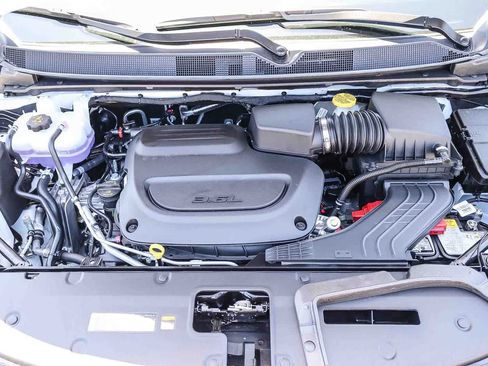 New 2027 Chrysler Pacifica Select FWD image 13