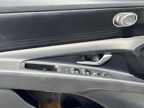 Certified 2025 Hyundai Elantra Hybrid FWD image 12