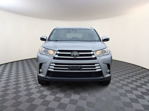 Used 2018 Toyota Highlander XLE AWD/4WD image 3