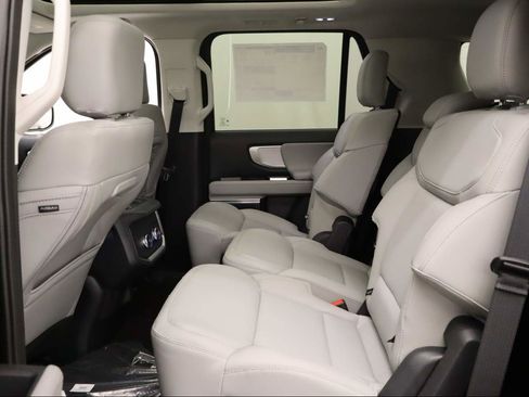 New 2026 Ford Expedition Active image 17