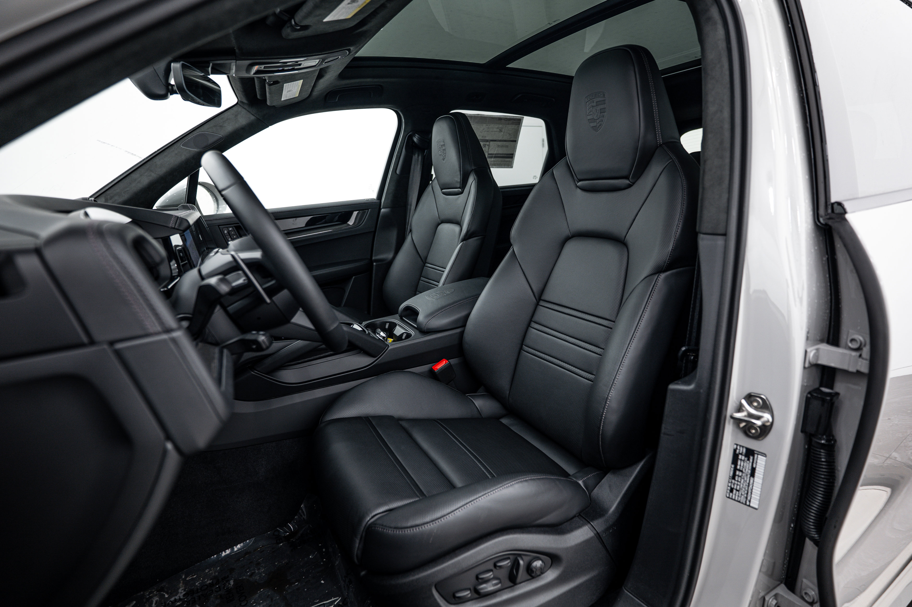 Used 2026 Porsche Cayenne GTS AWD/4WD image 5