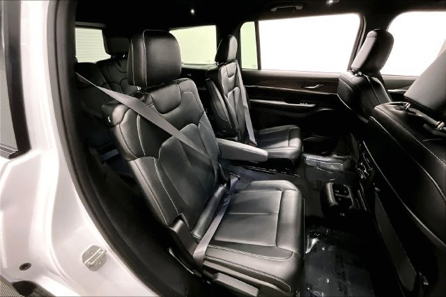 Used 2024 Jeep Grand Cherokee L Limited w/ Black Appearance Package AWD/4WD image 25