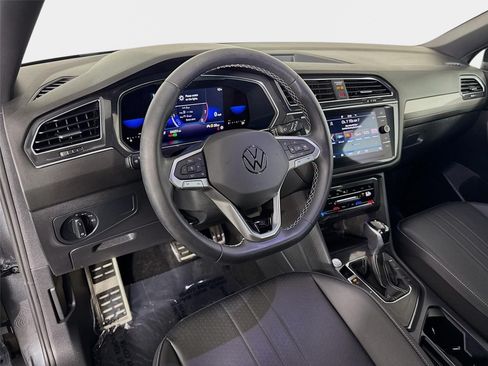 Used 2023 Volkswagen Tiguan SE R-Line FWD image 10