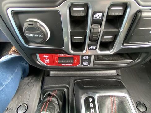 Used 2021 Jeep Wrangler Unlimited Rubicon AWD/4WD image 26