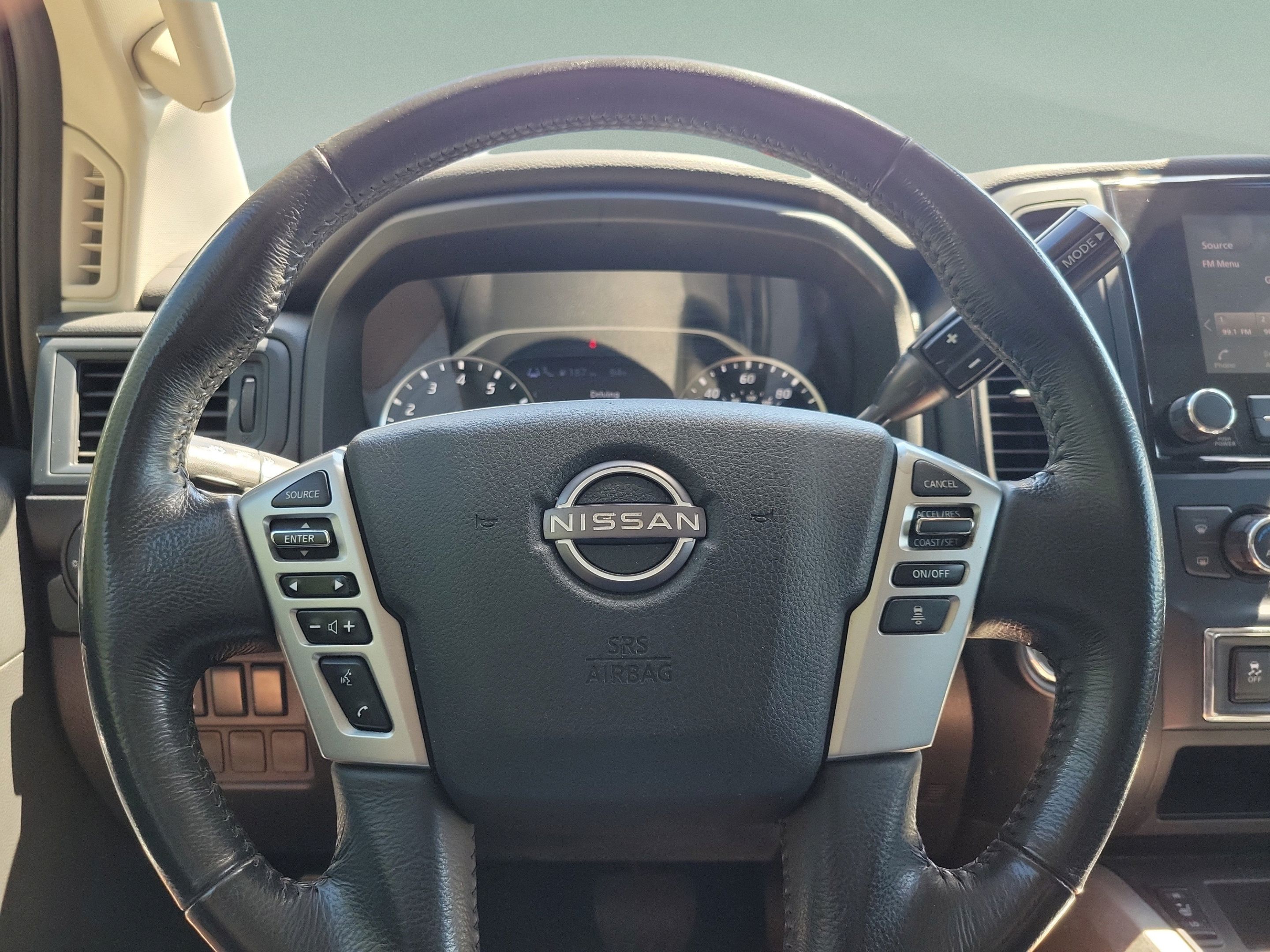 Used 2023 Nissan Titan SV w/ SV Convenience Package RWD image 17