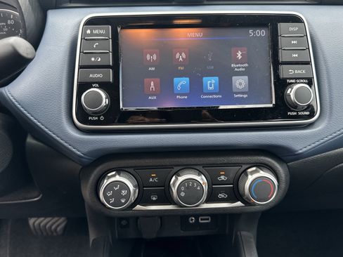 Used 2025 Nissan Versa SV FWD image 28