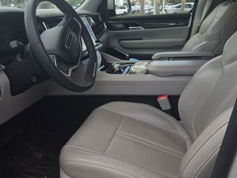 Used 2022 Jeep Wagoneer Series III w/ Convenience Group I image 3