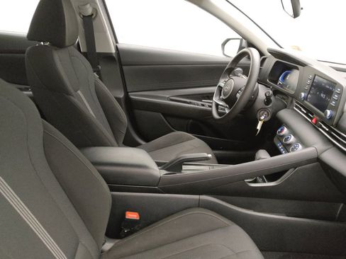 Used 2024 Hyundai Elantra SE FWD image 21