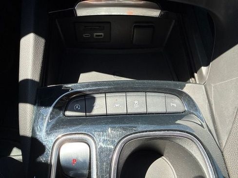 Used 2021 Buick Envision Avenir AWD/4WD image 38