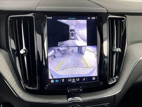 Used 2025 Volvo XC60 B5 Plus image 31