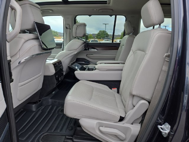 Used 2023 Jeep Grand Wagoneer 4WD w/ Rear Seat Video Group 1 image 31