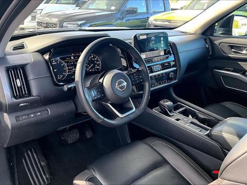 Certified 2023 Nissan Pathfinder SL w/ Lighting Package (N92) image 16