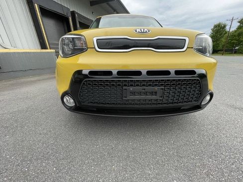 Used 2016 Kia Soul + FWD image 10