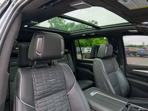 Used 2025 Cadillac Escalade ESV Sport Platinum AWD/4WD image 39