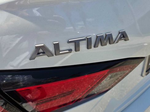 Used 2024 Nissan Altima 2.5 SV FWD image 16